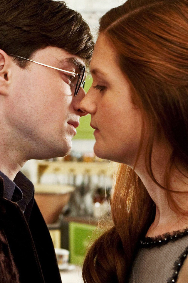 Ginny-and-harry-kiss-DH-1-harry-and-ginny-28863423-640-960